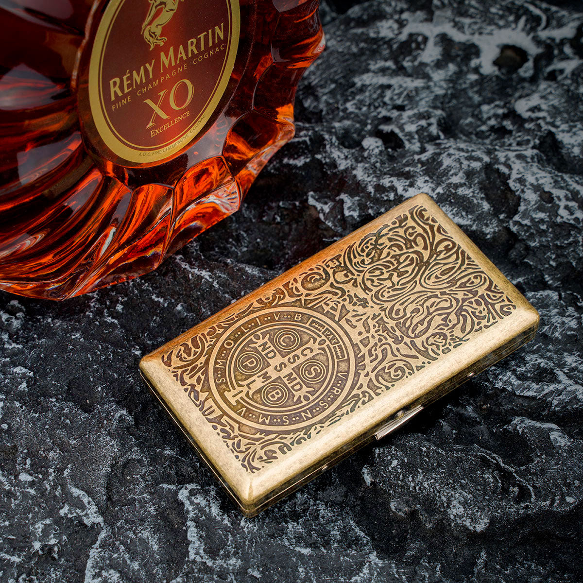 Retro Metal Cigarette Case - Antique Brass, Double-Sided Spring Clip Holder for Regular & 100s Cigarettes, Crush-Proof Portable Box