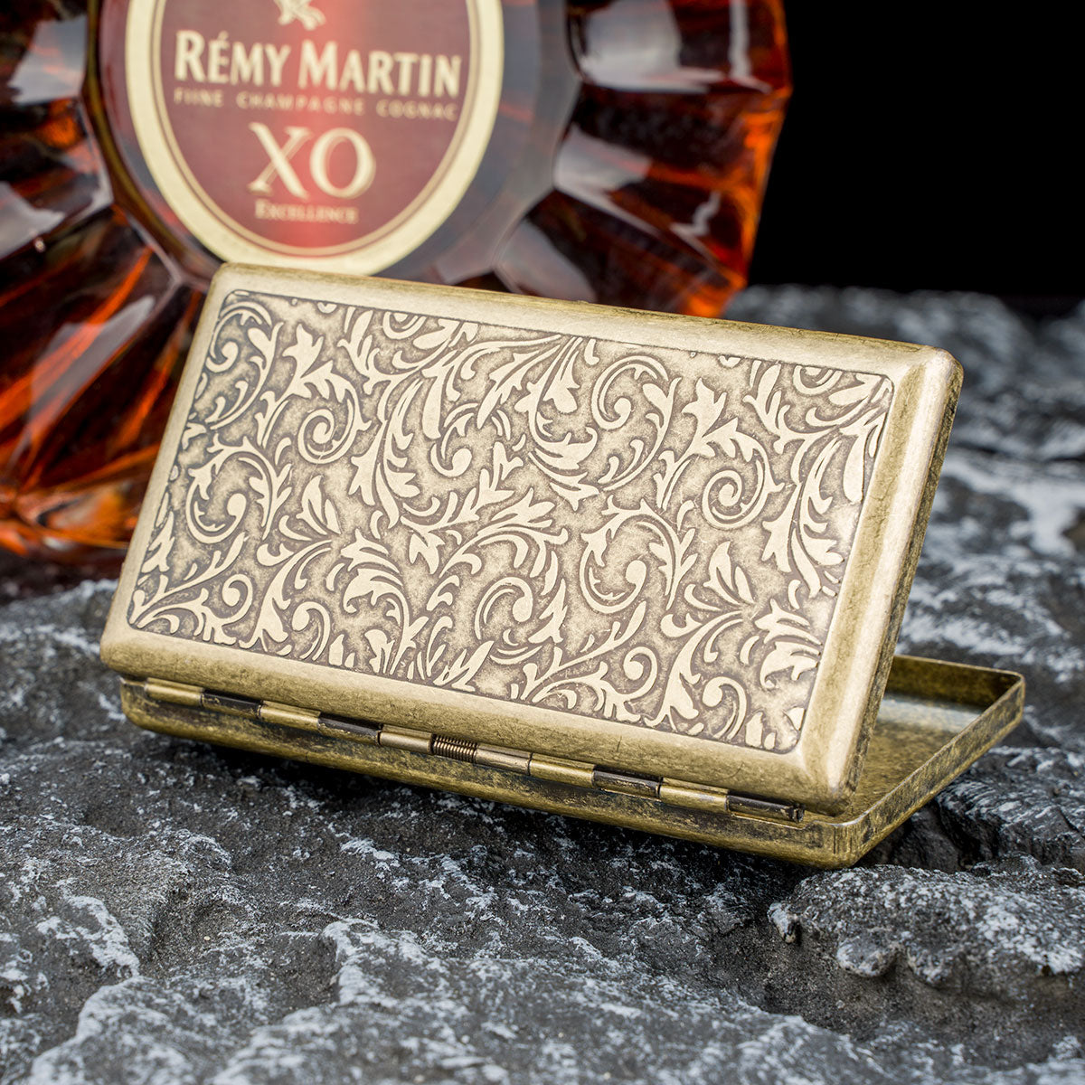 Retro Metal Cigarette Case - Antique Brass, Double-Sided Spring Clip Holder for Regular & 100s Cigarettes, Crush-Proof Portable Box