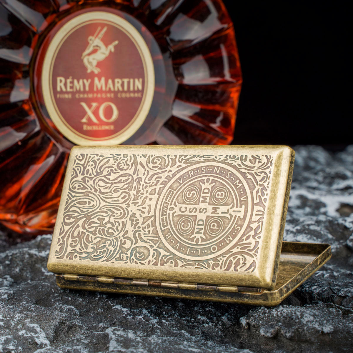 Retro Metal Cigarette Case - Antique Brass, Double-Sided Spring Clip Holder for Regular & 100s Cigarettes, Crush-Proof Portable Box